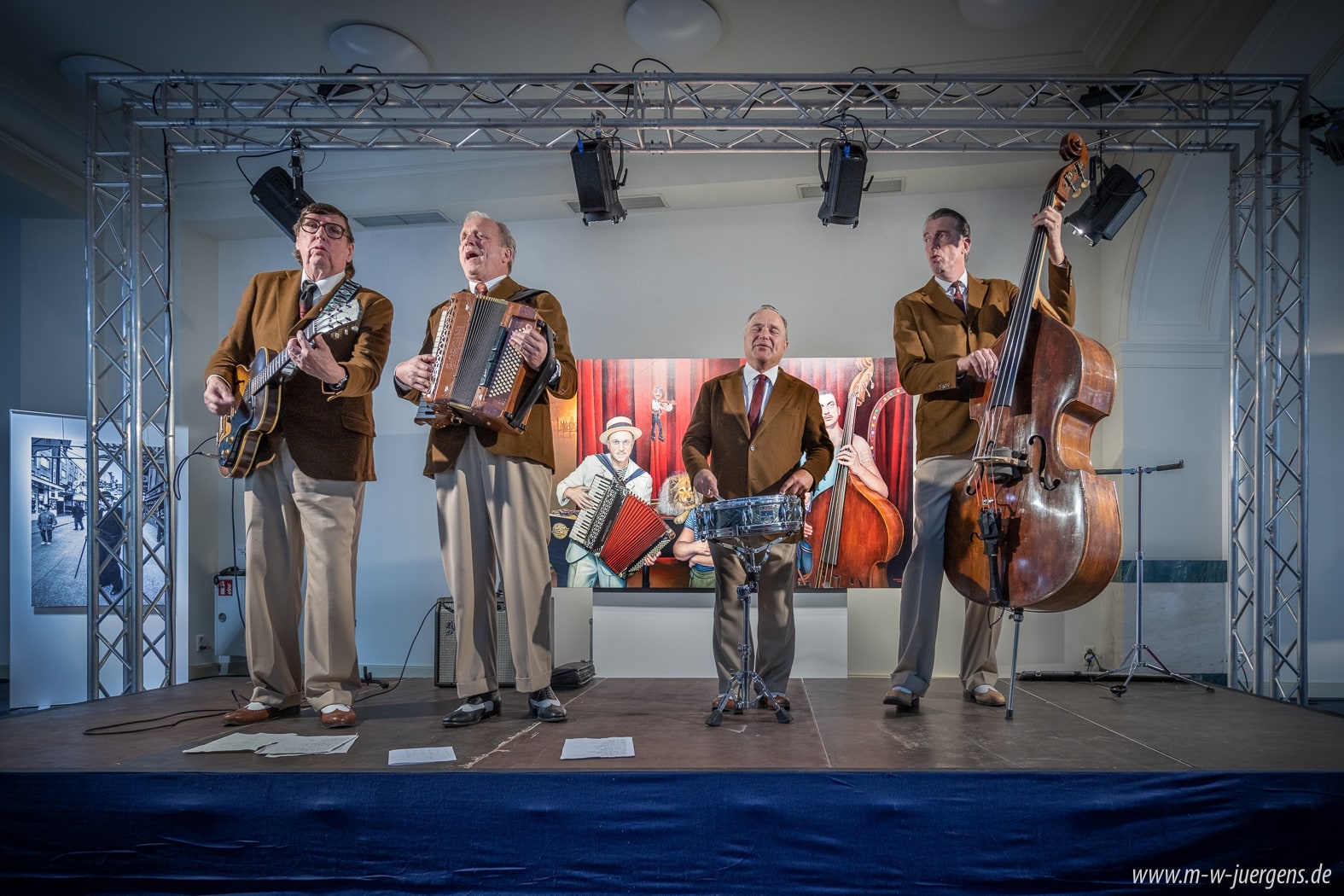 Ulrich Tukur und die Rhythmus Boys, Filmkunstfest Schwerin MV, Manfred W. Jürgens, Katharina John, Sparkasse Mecklenburg Schwerin, Historische Kundenhalle Ausstellung